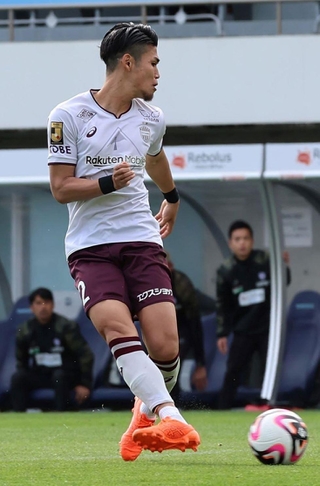 磐田-神戸　後半４分、チーム２点目となるゴールを決める神戸の佐々木（撮影・笠原次郎）