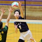 男子決勝・市尼崎-神港学園　スパイクを放つ市尼崎の川上