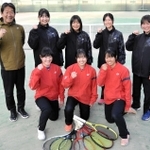初開催される西日本公立高校大会へ挑む女子・加古川北の選手ら＝加古川市、日岡山公園