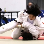 兵庫県女子選手権決勝　米原愛紀（下）に一本勝ちした溝下琴祈（撮影・笠原次郎）