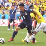 Ｗ杯ロシア大会の１次リーグ・コロンビア戦で競り合う日本の岡崎慎司＝２０１８年６月、サランスク