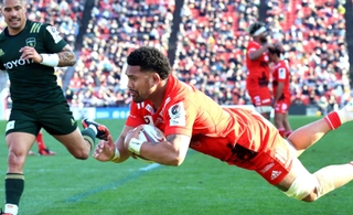 神戸－トヨタ　後半、自身３トライ目を決める神戸のサベア（撮影・笠原次郎）