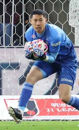 今季も神戸のゴールマウスを死守する前川＝２日、ノエビアスタジアム神戸
