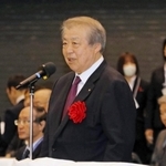 ＫＯＢＥ自他共栄ＣＵＰで祝辞を述べる講道館の上村春樹館長＝神戸市須磨区緑台、グリーンアリーナ神戸