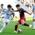 神戸－広島　前半、ゴール前に攻め上がる神戸の武藤（撮影・小林良多）