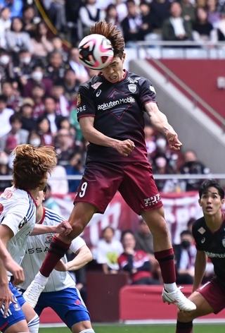神戸-横浜Ｍ　後半、神戸・宮代が頭で決めて追いつき、１-１とする（撮影・大田将之）