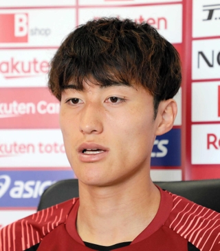 ルヴァン・カップ初戦の今治戦へ意気込みを語る神戸の鍬先＝神戸市西区、いぶきの森球技場（（Ｃ）ＶＩＳＳＥＬ　ＫＯＢＥ）