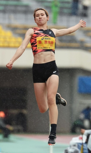 グランプリ女子走り幅跳び決勝　６メートル３９の記録で優勝した秦澄美鈴（撮影・小林良多）