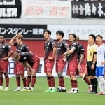 横浜Ｍに惜敗し、肩を落とす神戸イレブン（撮影・小林良多）