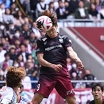 神戸-横浜Ｍ　後半、神戸・宮代が頭で決めて追いつき、１-１とする（撮影・大田将之）