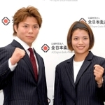 パリ五輪柔道日本代表に内定した阿部一二三（左）と阿部詩＝講道館（撮影・佐藤厚）