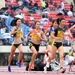 田中希実らが出場したグランプリ女子１５００メートル決勝＝ユニバー記念競技場（撮影・大田将之）