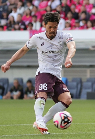 Ｃ大阪-神戸　前半、先制点を決める神戸の山口（撮影・長嶺麻子）