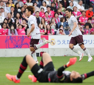 Ｃ大阪-神戸　後半、途中出場した神戸の宮代が４点目を決める（撮影・長嶺麻子）