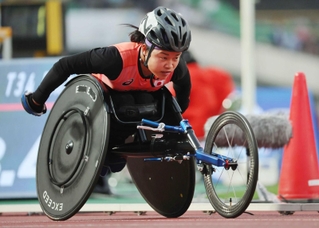女子８００メートル（脳性まひＴ３４＝車いす）決勝　８位となった北浦春香（撮影・長嶺麻子）