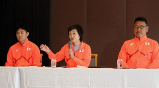 パラ陸上の世界選手権神戸大会について総括する日本パラ陸連の増田明美会長（中央）＝ＡＮＡクラウンプラザホテル神戸