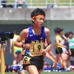 タイムレースの男子中学生３０００メートルを制した岸本周真