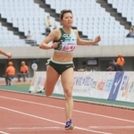 女子１００メートル決勝　11秒85で５位だった甲南大の青山華依（中央）