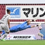 神戸-福岡　前半、福岡のＦＫからピンチを迎えるも神戸のＧＫ前川が好セーブ＝ノエビアスタジアム神戸