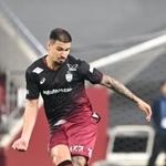 広い守備範囲で対人の強さを発揮するトゥーレル＝15日、ノエビアスタジアム神戸