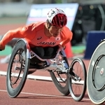 男子５０００メートル（車いすＴ５４）決勝　銀メダルに輝き、パリ出場枠を獲得した樋口政幸＝１８日午後、ユニバー記念競技場（撮影・小林良多）