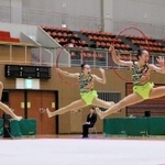 新体操女子団体　終盤でも５人がぴたりと呼吸を合わせ、５年ぶりに優勝を飾った須磨ノ浦＝西宮市ライフパートナーアリーナ