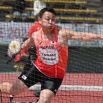 男子円盤投げ（脳性まひＦ３７）決勝　銅メダルを獲得した新保大和＝２５日午前、神戸市須磨区緑台、ユニバー記念競技場（撮影・小林良多）