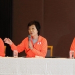 パラ陸上の世界選手権神戸大会について総括する日本パラ陸連の増田明美会長（中央）＝ＡＮＡクラウンプラザホテル神戸