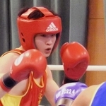 ボクシングの男子バンタム級で優勝した熊本風真（左）＝西宮香風高
