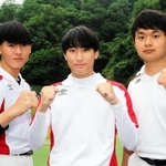 アーチェリー男子団体予選を１位で通過した甲南の（左から）谷、茶畑、日比＝しあわせの村