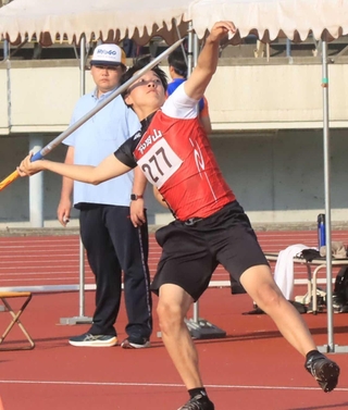 陸上男子やり投げ決勝　優勝した和田山の西田優座