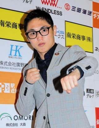 ７月に８年ぶりの世界戦に臨む加納陸＝三田市の大成ジム