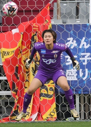 ＩＮＡＣ神戸の守護神として活躍したＧＫ山下＝５月１８日、ノエビアスタジアム神戸