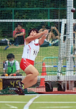 男子ハンマー投げ決勝　５７メートル１６で２位に入った社の清水蓮大