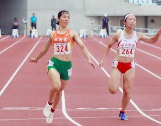 女子１００メートル　初優勝した市西宮の仲埜心葉（３２４）