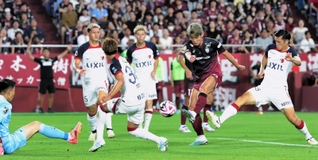 神戸-鹿島　後半、神戸・大迫のゴールで３-１とする＝ノエビアスタジアム神戸（撮影・中西幸大）