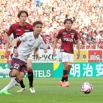 浦和－神戸　前半１５分、神戸の井出（１８）が右足で先制ゴールを決める＝埼玉スタジアム