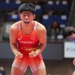 レスリング全日本選手権の男子フリースタイル６５キロ級で優勝した清岡幸大郎＝２０２３年１２月、代々木第二体育館