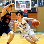 バスケットボール男子決勝・報徳-育英　第４クオーター、攻め込む報徳の北村（７１）＝西宮市ライフパートナーアリーナ（撮影・大田将之）