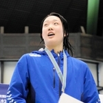 競泳女子５０メートル自由形を制した神戸野田の松山優杏＝神戸市立ポートアイランドスポーツセンター