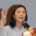 講演する沢松奈生子さん＝神戸新聞松方ホール