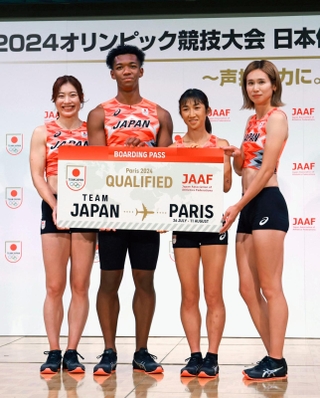 パリ五輪での活躍を誓った（左から）福部真子、村竹ラシッド、田中希実、秦澄美鈴＝新潟市（代表撮影）