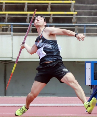 男子やり投げ決勝　優勝した寒川建之介