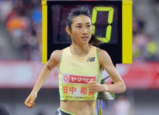陸上日本選手権女子１５００ｍ決勝で優勝した田中希実＝６月２８日、新潟市のデンカビッグスワンスタジアム