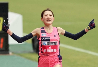大阪国際女子マラソンを２時間１８分５９秒でフィニッシュした前田穂南（天満屋）＝１月２８日、ヤンマースタジアム長居
