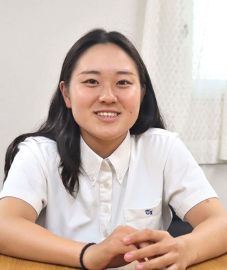 日本女子アマチュア選手権を制し、今後の意気込みなどを語る鳥居さくら＝神戸市西区の滝川第二高