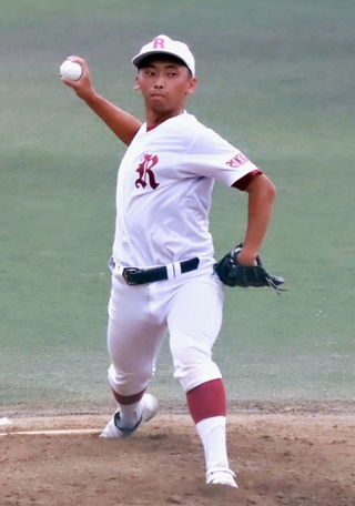 六甲-育英　先発した六甲のエース山本