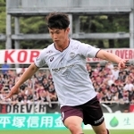 今季リーグ戦４試合出場にとどまり、活躍を期す神戸のルーキー山内＝４月２０日、レモンガススタジアム平塚