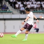 神戸－徳島　前半、神戸の佐々木がシュートを放つ＝鳴門ポカリスエットスタジアム（撮影・中西幸大）