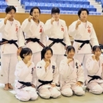 柔道女子個人の優勝選手たち＝兵庫県立武道館